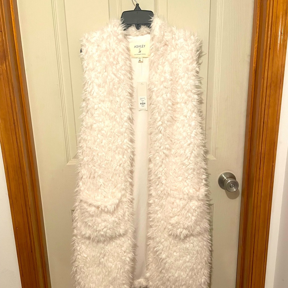 New with tags Ashley furry vest from Francesca’s and white.